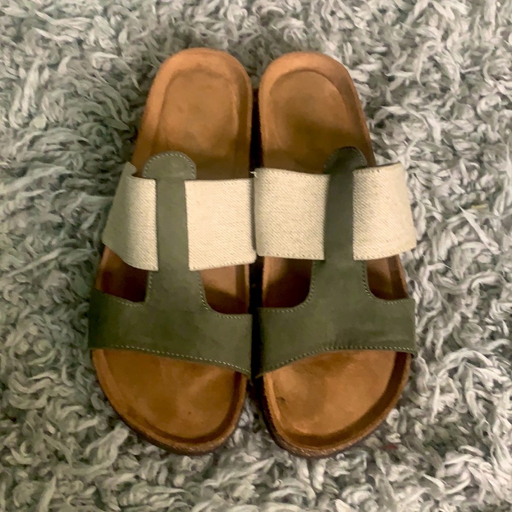 Axxiom Sandels, colors cream and green, Size 7